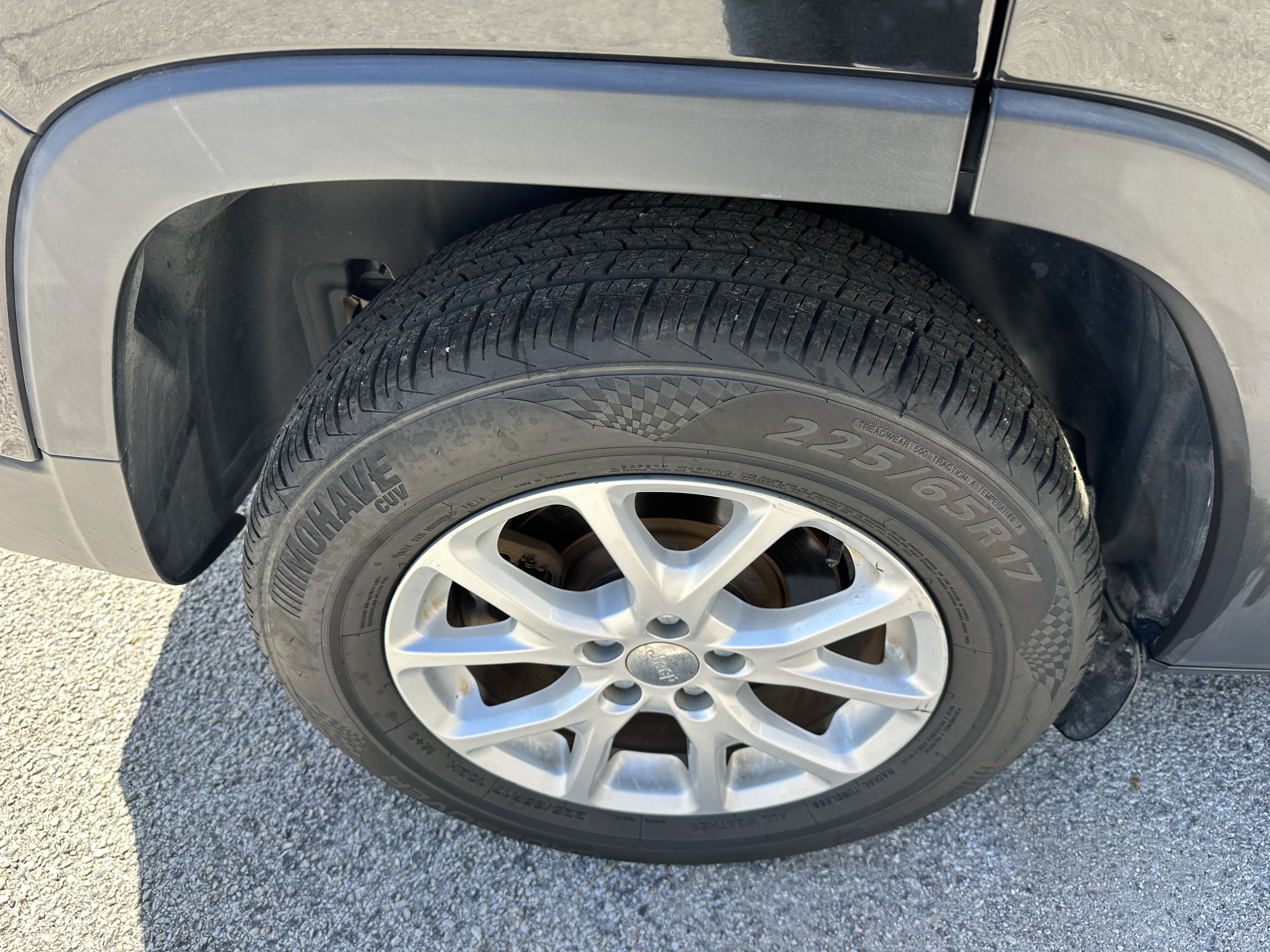 Used 2016 Jeep Cherokee Latitude FWD image 10