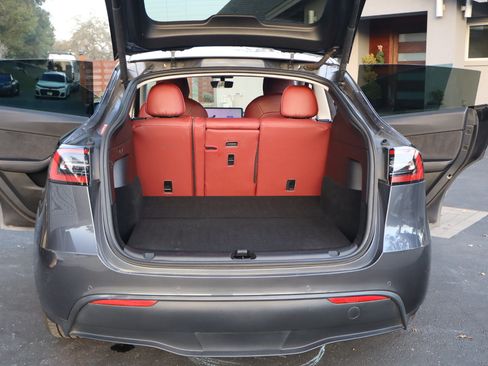 Used 2021 Tesla Model Y Performance image 10