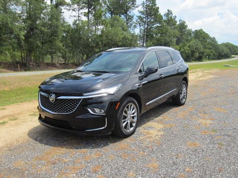 Used 2023 Buick Enclave Avenir w/ Trailering Package, 5000 lbs. FWD image 1