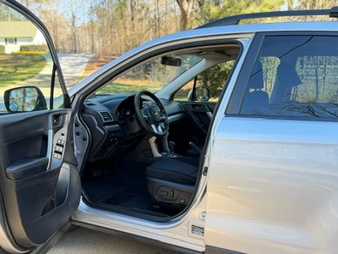 Used 2017 Subaru Forester 2.5i Premium w/ All-Weather Package image 19