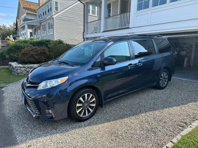 Used 2020 Toyota Sienna XLE Premium