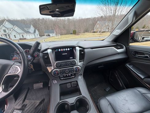 Used 2019 Chevrolet Suburban LT image 10