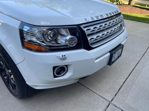 Used 2014 Land Rover LR2 HSE image 9