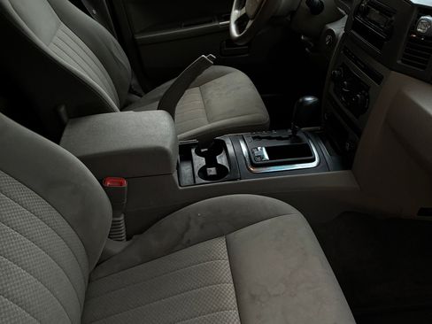 Used 2005 Jeep Grand Cherokee Laredo image 6