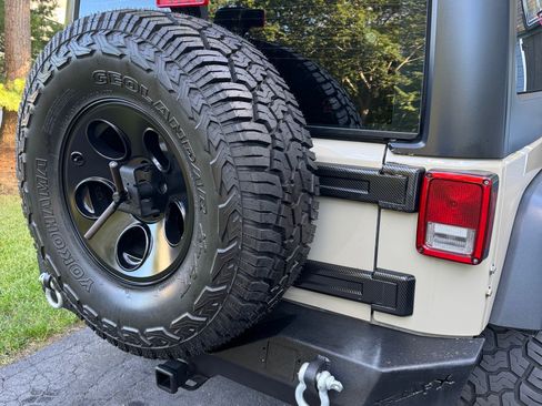 Used 2017 Jeep Wrangler Unlimited Sport w/ Connectivity Group image 18