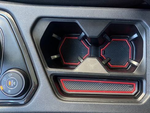 Used 2019 Volkswagen Tiguan SE image 9