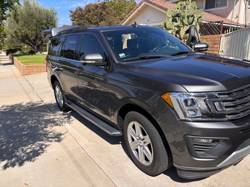 Used 2019 Ford Expedition XLT w/ Equipment Group 202A RWD image 4