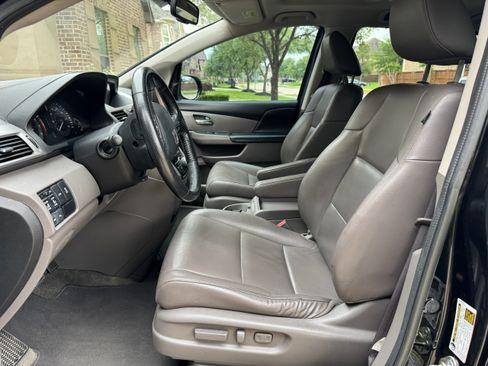 Used 2015 Honda Odyssey Touring Elite image 32