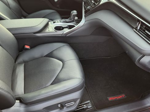 Used 2023 Toyota Camry XLE w/ Cold Weather Package image 4