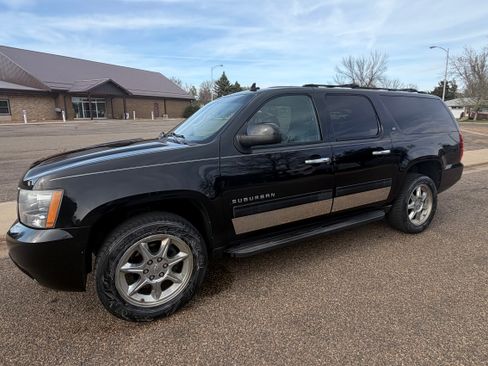 Used 2011 Chevrolet Suburban LT AWD/4WD image 16