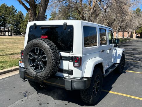 Used 2017 Jeep Wrangler Unlimited Sahara image 4