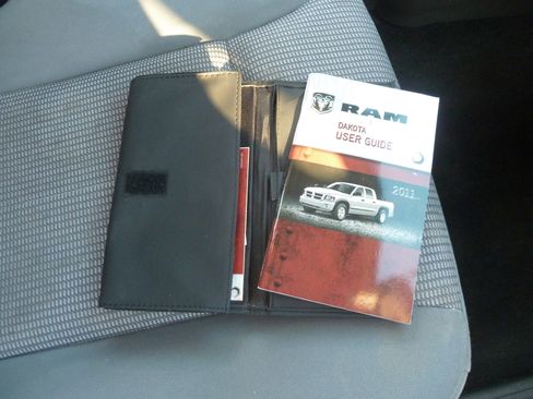 Used 2011 Dodge Dakota ST image 18