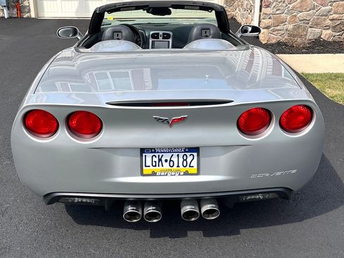 Used 2005 Chevrolet Corvette Convertible w/ Preferred Equipment Group RWD image 4