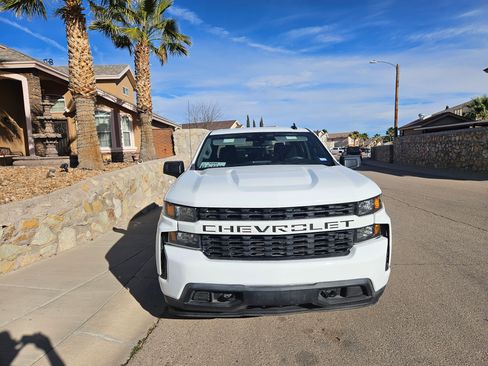 Used 2021 Chevrolet Silverado 1500 Custom w/ Safety Confidence Package image 2