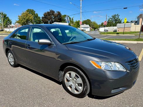 Used 2009 Toyota Camry LE FWD image 9