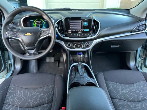 Used 2018 Chevrolet Volt LT image 9