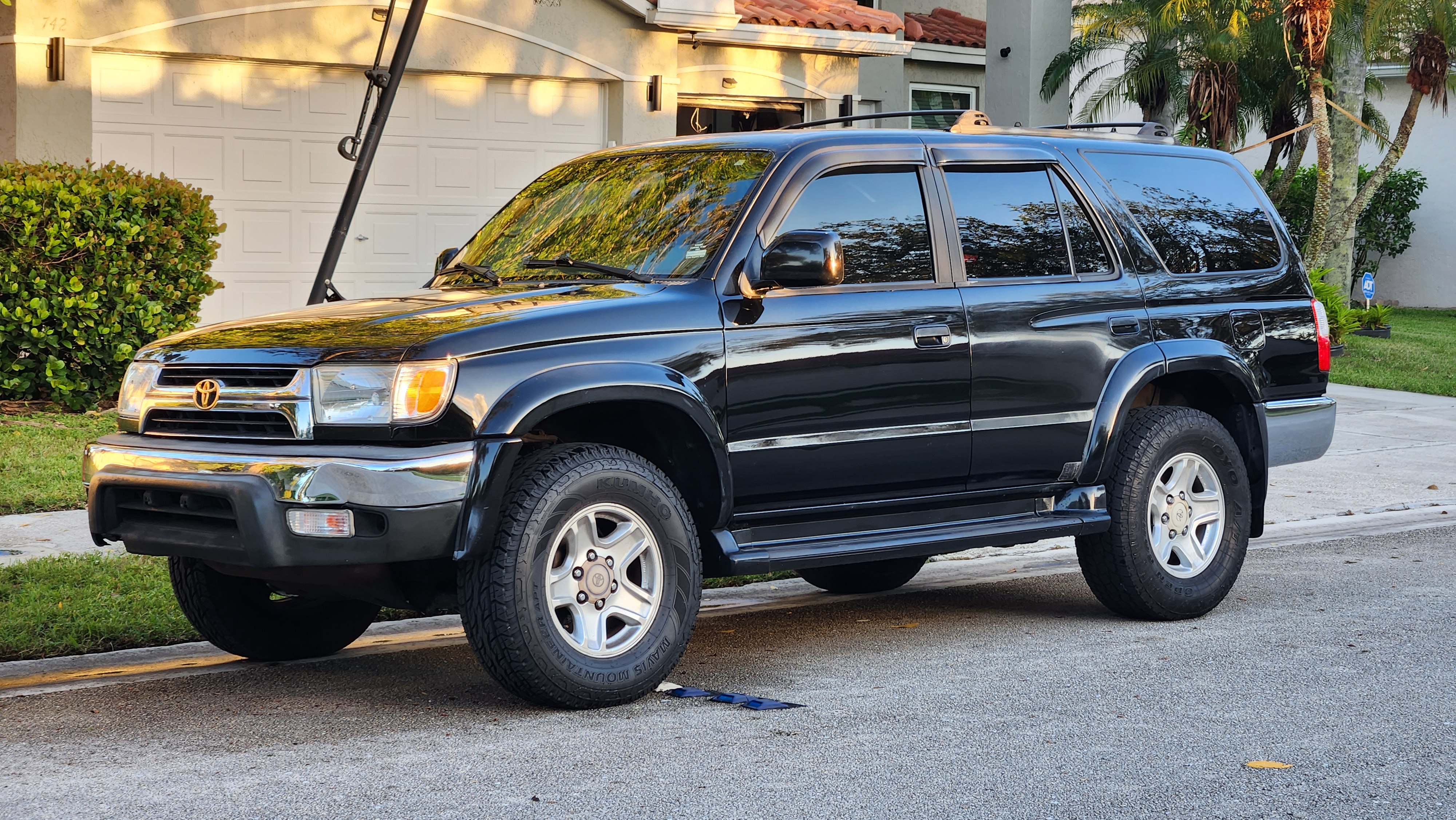 Used 2002 Toyota 4Runner SR5 w/ Leather Trim Pkg AWD/4WD image 1