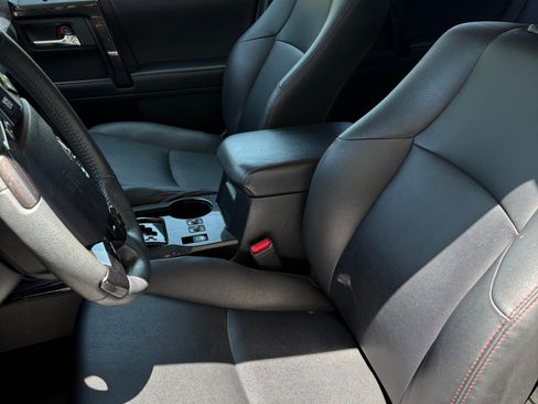Used 2021 Toyota 4Runner TRD Off-Road Premium w/ Moonroof Package AWD/4WD image 9