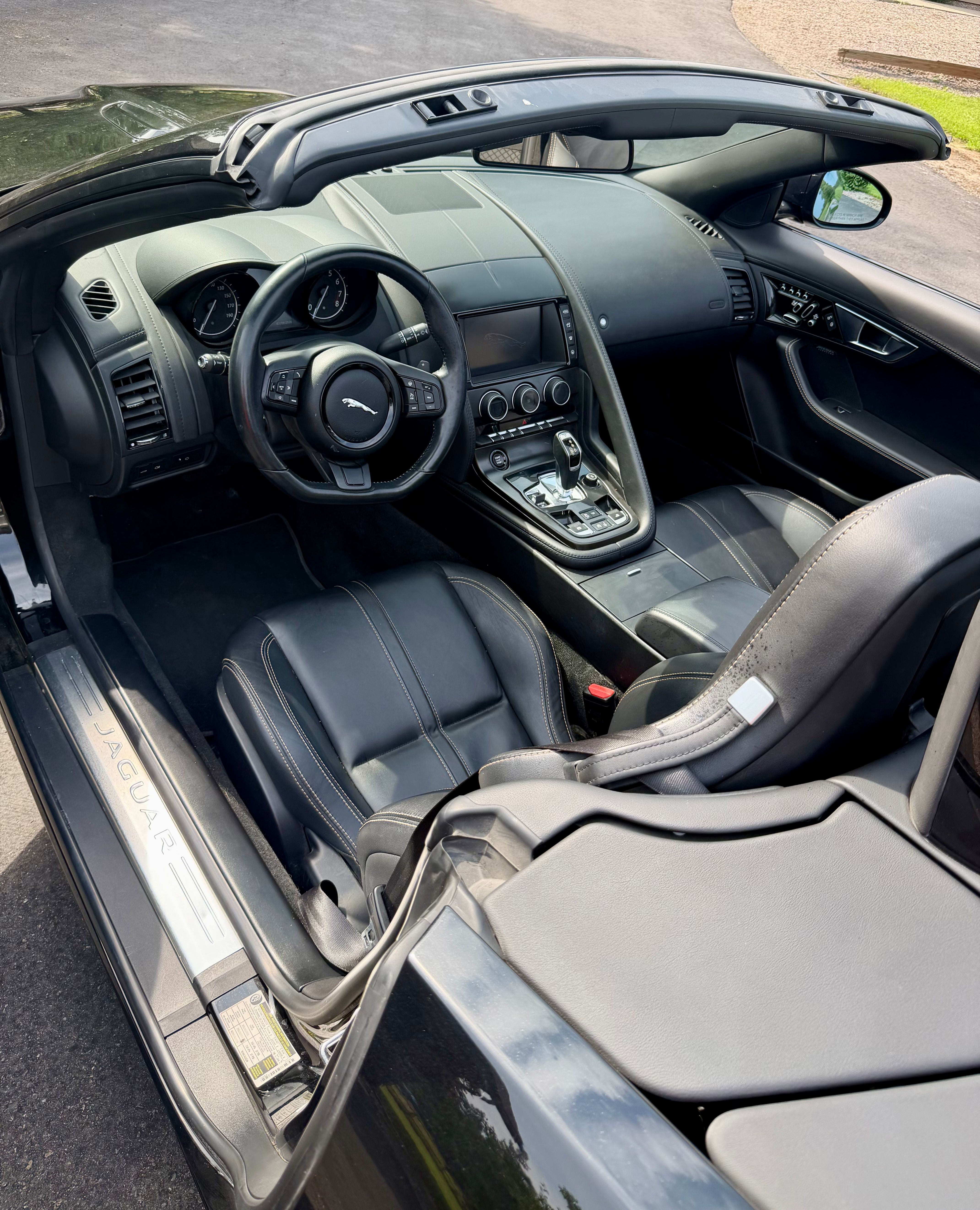 Used 2017 Jaguar F-TYPE Convertible RWD image 11