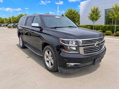 Used 2016 Chevrolet Suburban LTZ RWD image 2
