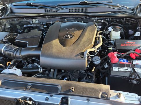 Used 2021 Toyota Tacoma SR5 image 12