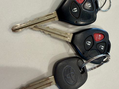 Used 2014 Toyota 4Runner SR5 AWD/4WD image 19