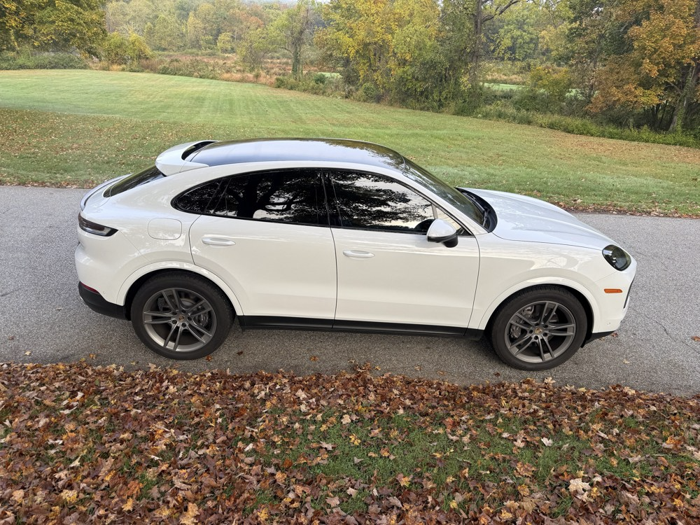 Used 2024 Porsche Cayenne Coupe AWD/4WD image 2