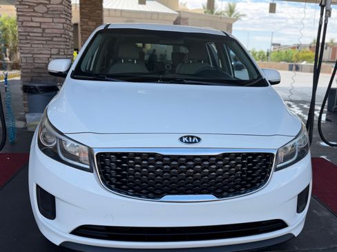 Used 2016 Kia Sedona L FWD image 2