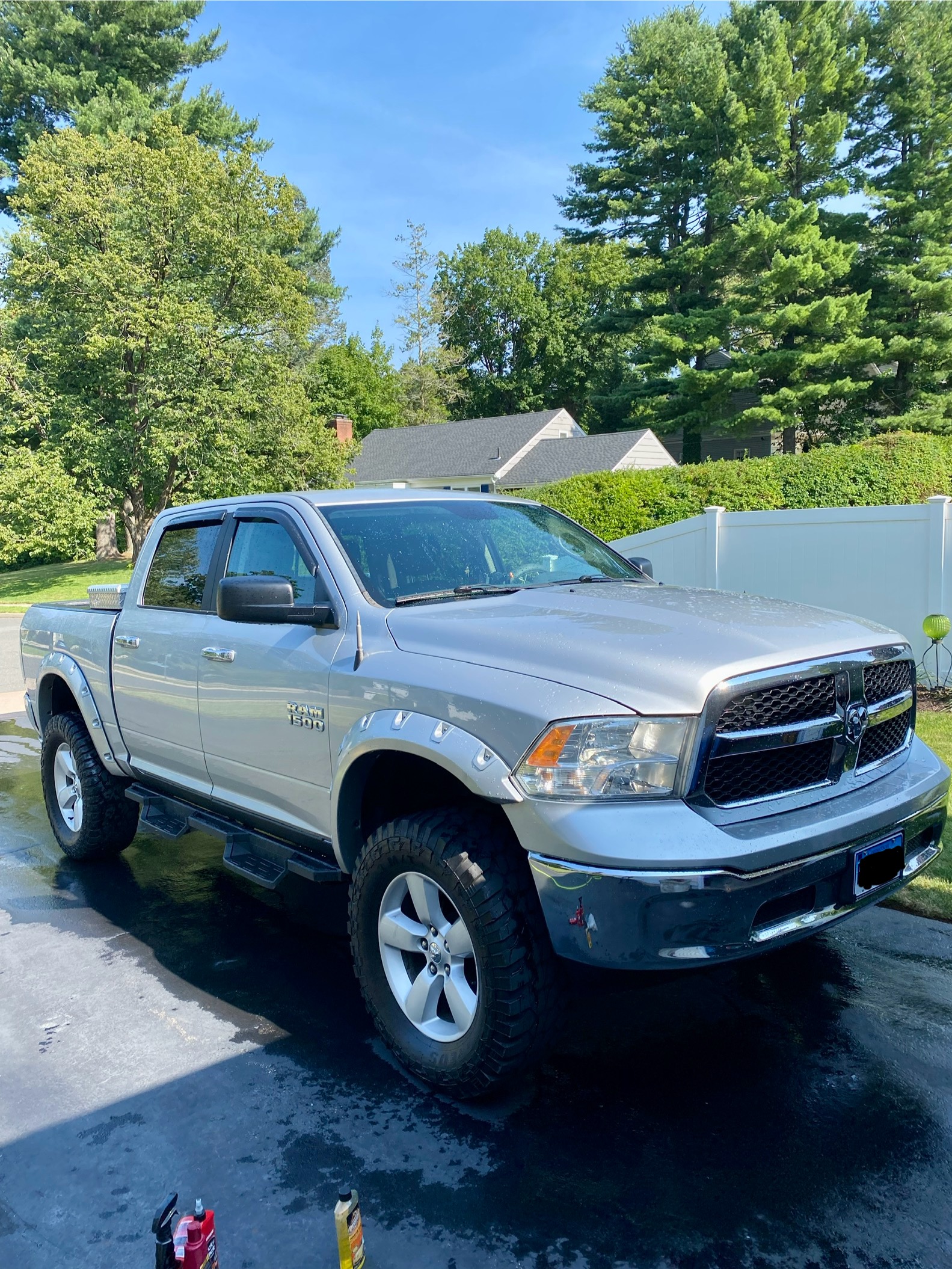 Used 2017 RAM 1500 Classic SLT AWD/4WD image 2
