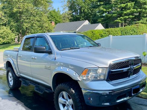 Used 2017 RAM 1500 Classic SLT image 2