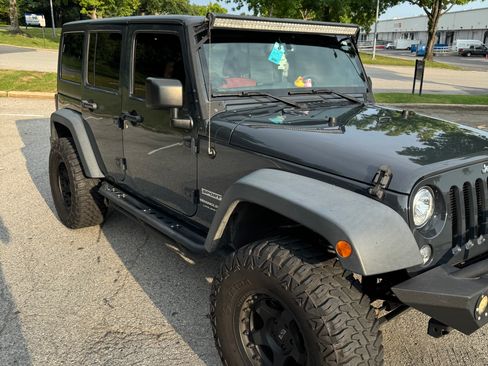 Used 2018 Jeep Wrangler Unlimited Sport S AWD/4WD image 11