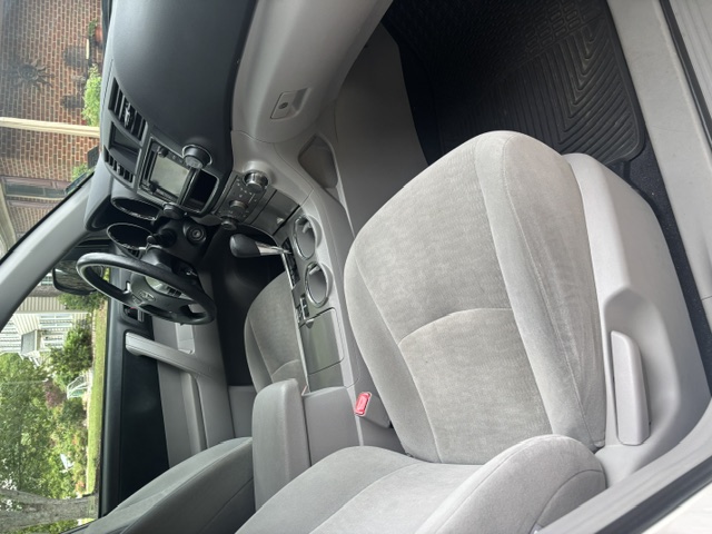 Used 2013 Toyota Highlander Plus AWD/4WD image 5
