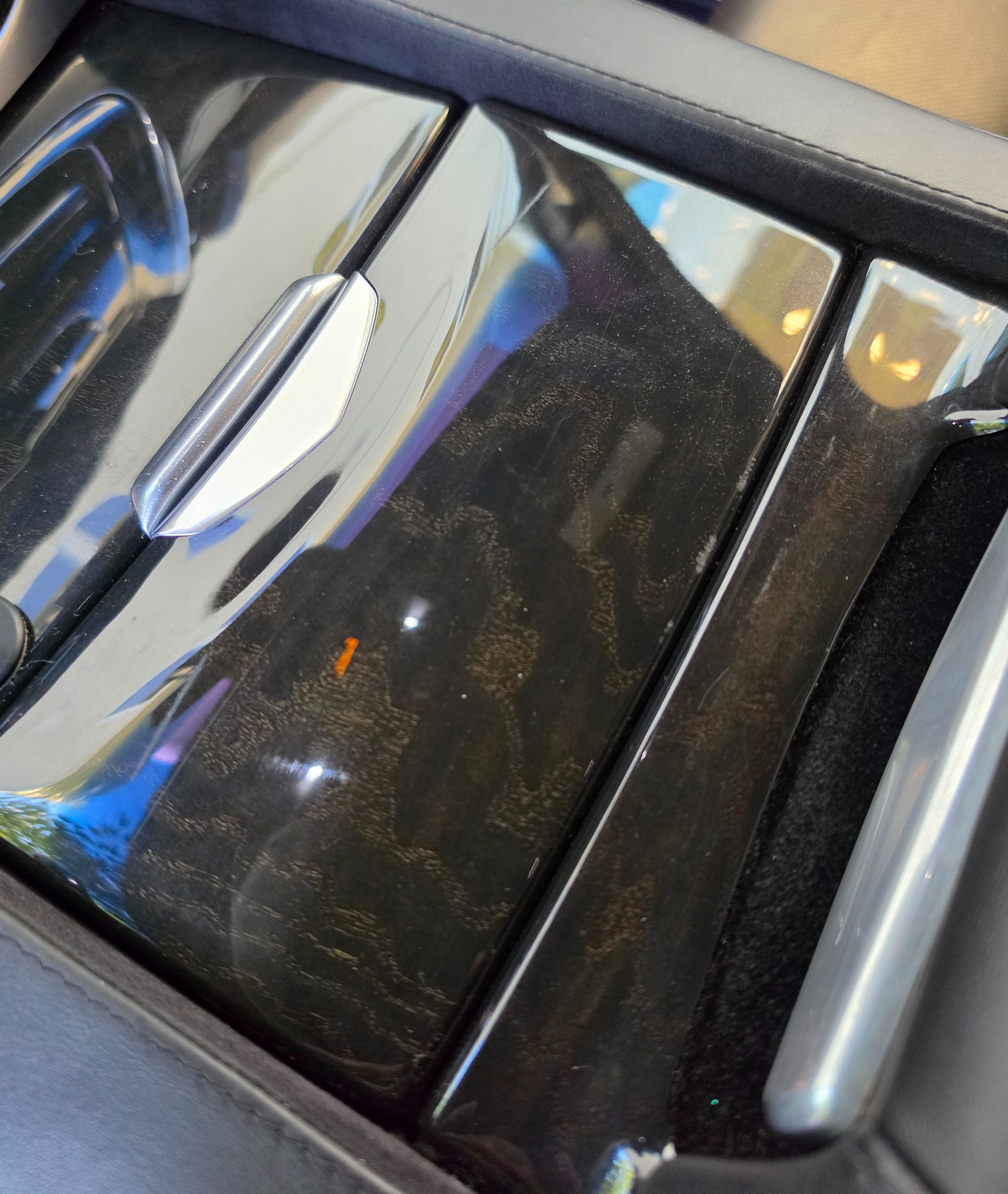 Used 2018 Cadillac Escalade ESV Platinum AWD/4WD image 18