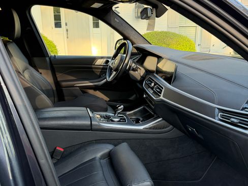 Used 2022 BMW X7 xDrive40i w/ M Sport Package image 11