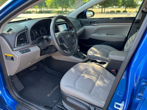 Used 2018 Hyundai Elantra SEL FWD image 11