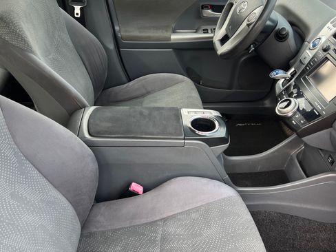 Used 2014 Toyota Prius V Three image 14