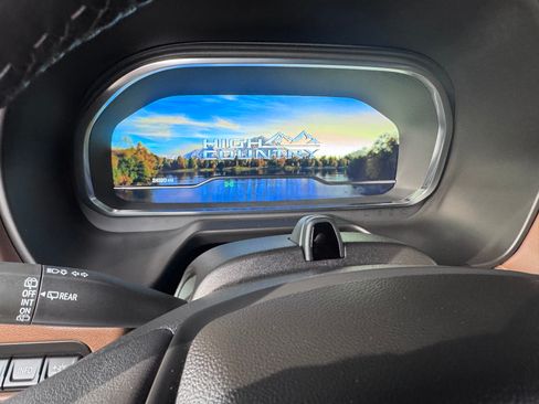 Used 2024 Chevrolet Suburban High Country w/ Advanced Technology Package image 30