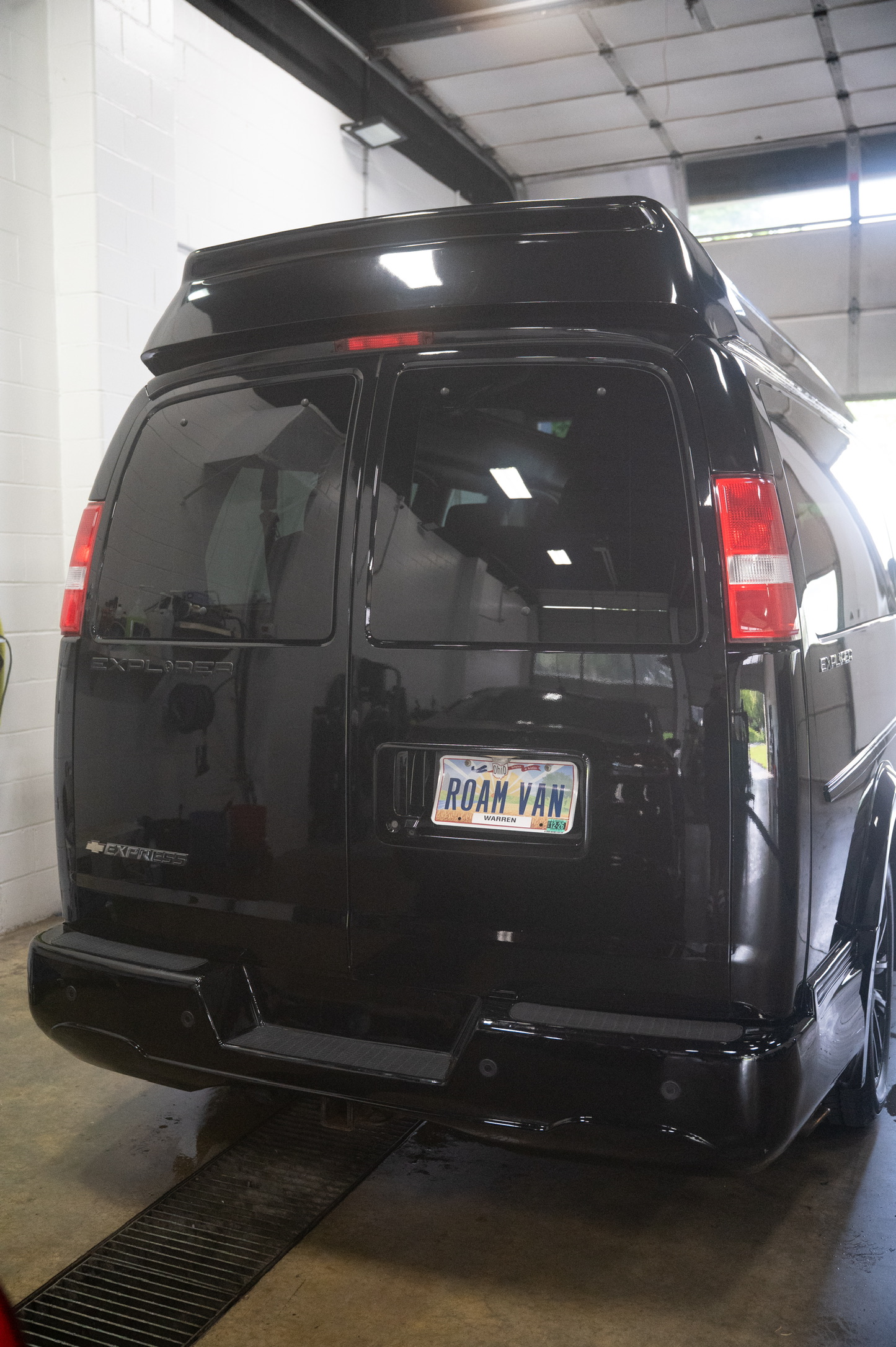 Used 2021 Chevrolet Express 2500 Extended w/ Enhanced Convenience Package RWD image 6