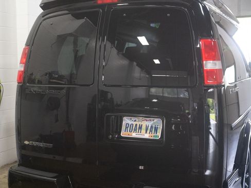 Used 2021 Chevrolet Express 2500 Extended w/ Enhanced Convenience Package RWD image 6