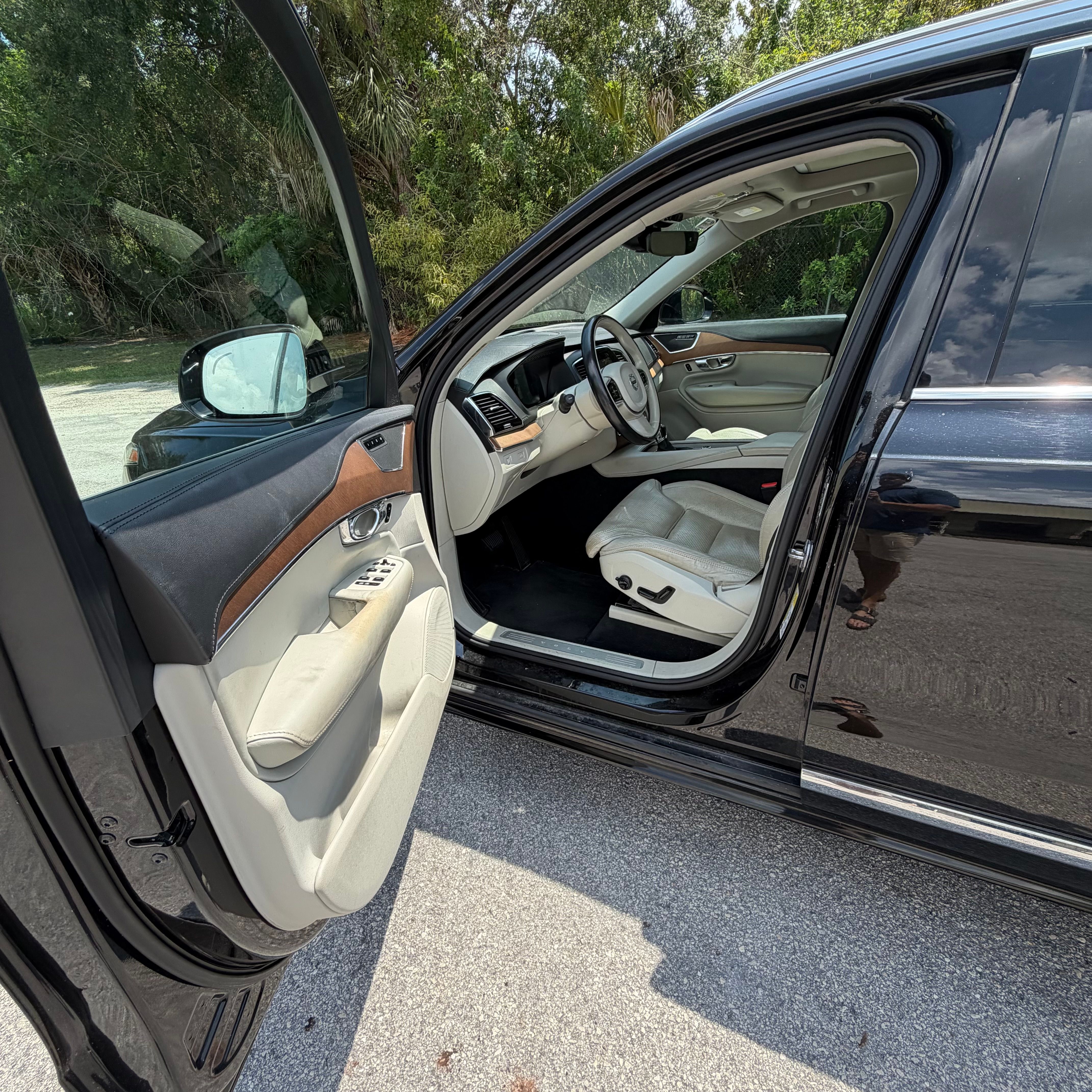 Used 2016 Volvo XC90 T6 Inscription w/ Vision Package AWD/4WD image 13
