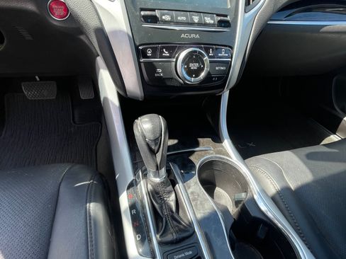 Used 2018 Acura TLX w/ Technology Package image 2
