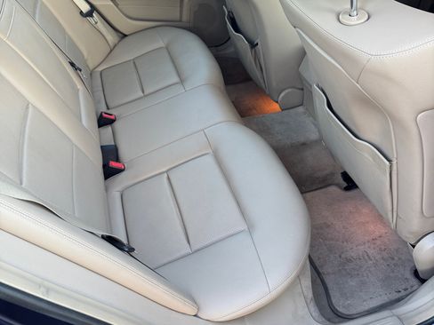 Used 2013 Mercedes-Benz E 350 4MATIC Sedan image 10