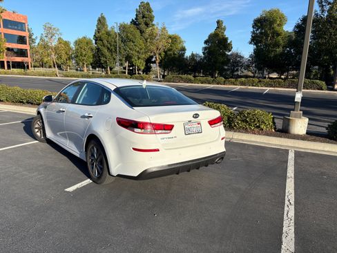 Used 2020 Kia Optima LX image 2