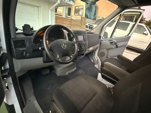 Used 2015 Mercedes-Benz Sprinter 2500 image 11