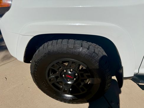 Used 2021 Toyota 4Runner Venture w/ Moonroof Package AWD/4WD image 28