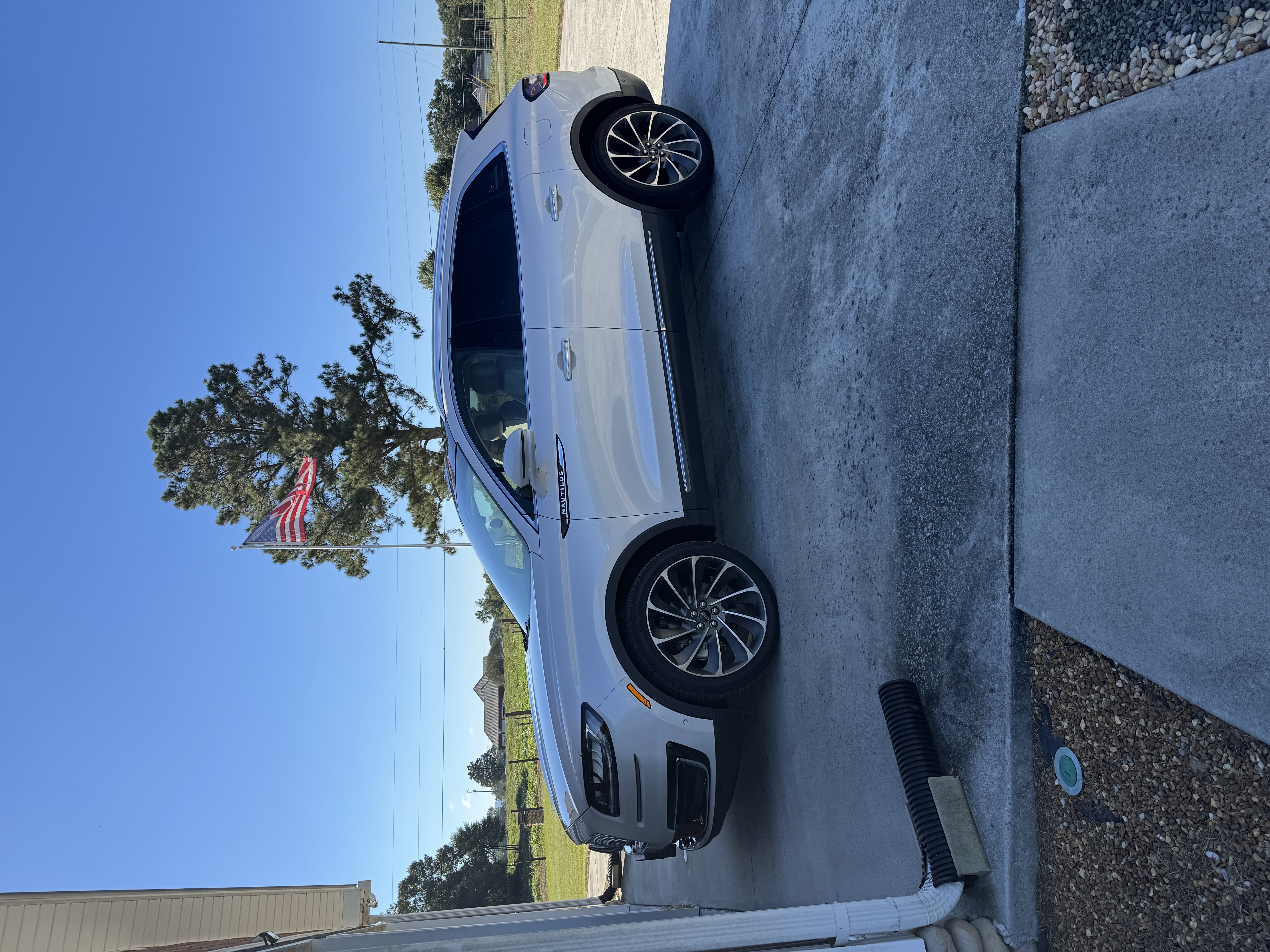 Used 2019 Lincoln Nautilus Reserve FWD image 1