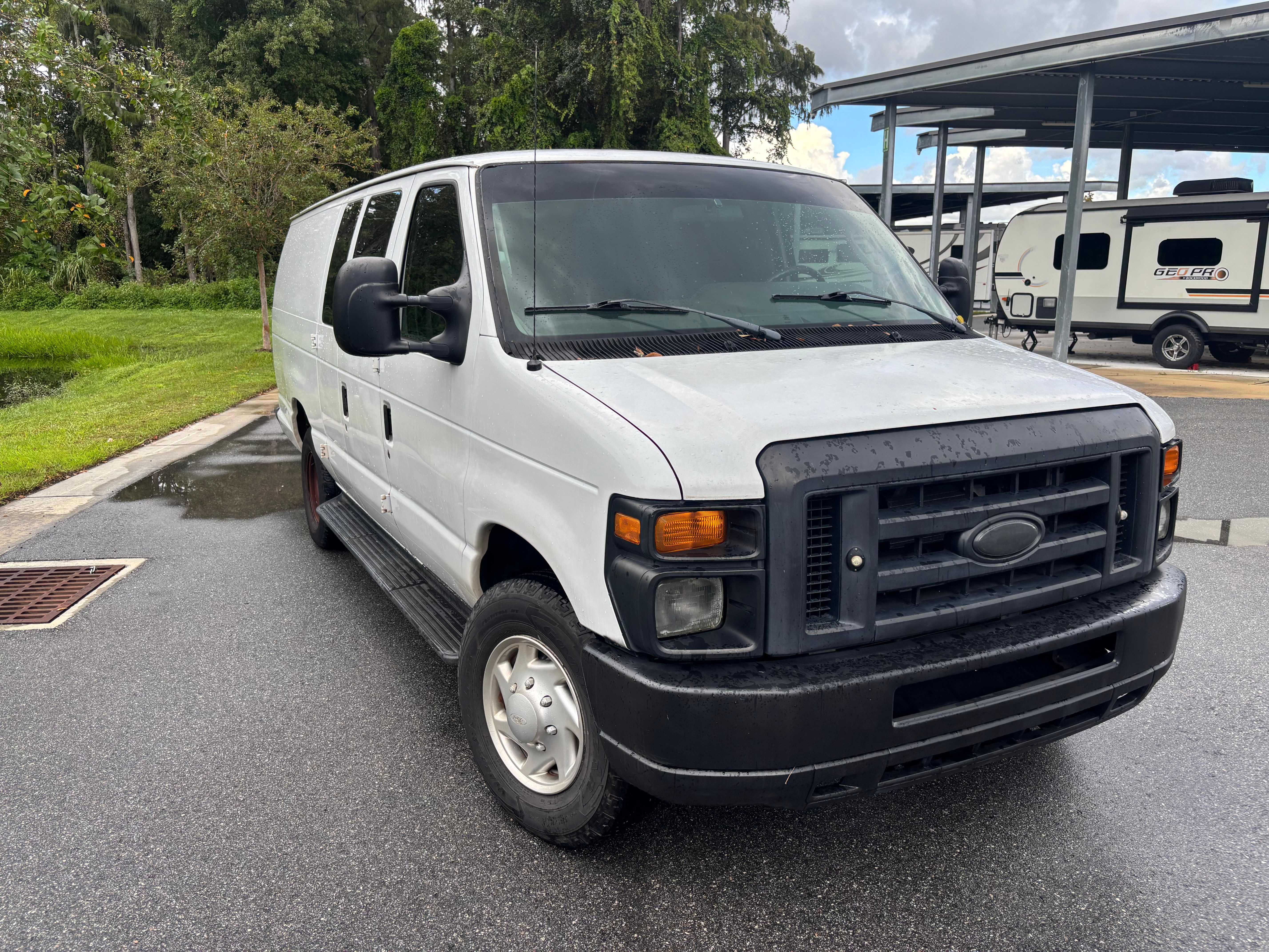 Used 2014 Ford E-350 and Econoline 350 Extended Super Duty RWD image 2