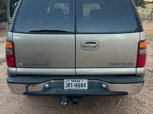 Used 2001 Chevrolet Suburban LT w/ LT Preferred Equipment Group image 10