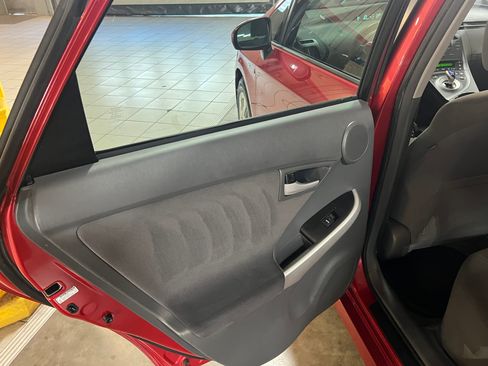 Used 2010 Toyota Prius Three image 5