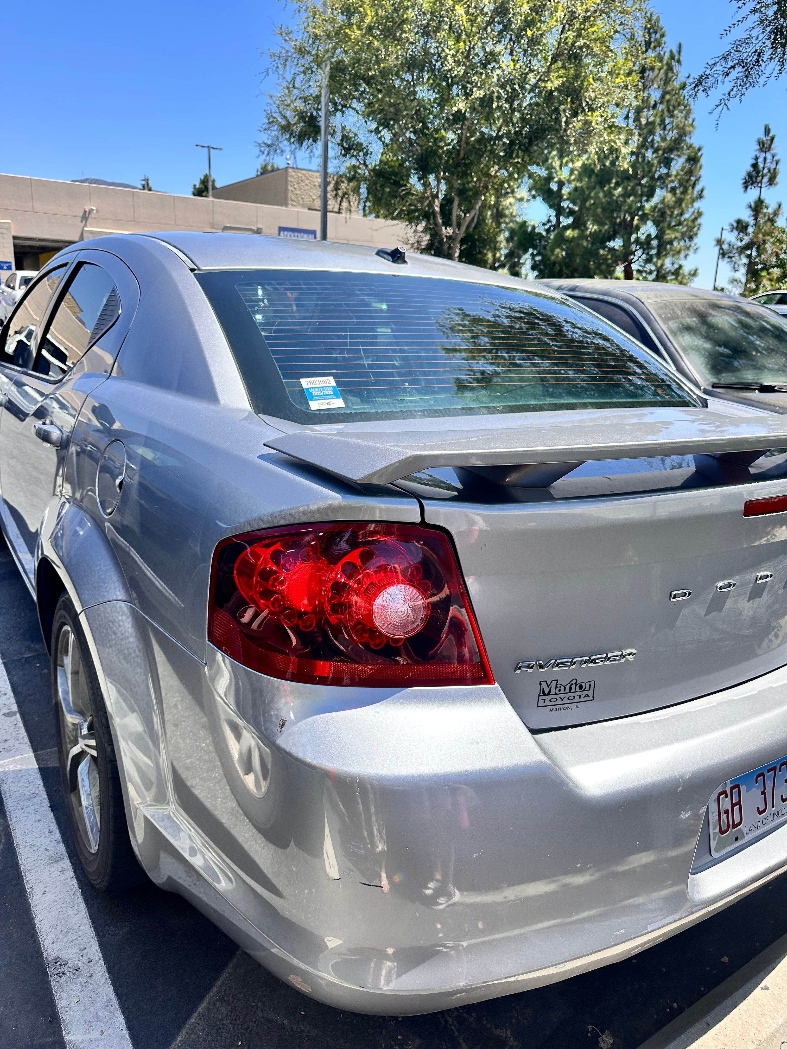Used 2013 Dodge Avenger SE FWD image 4